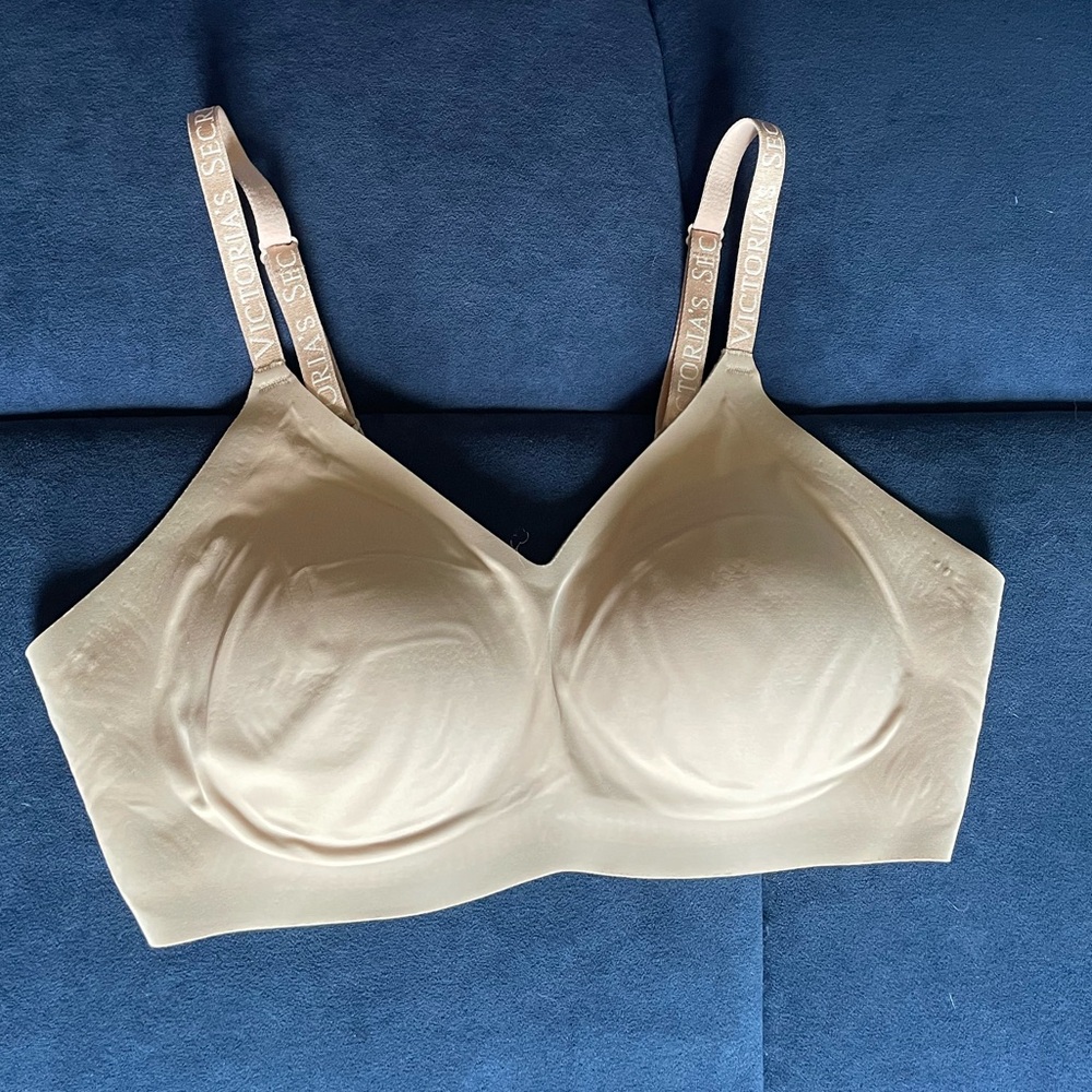 Victoria’s Secret Wireless Bra/Bralette with Side-Smoothing